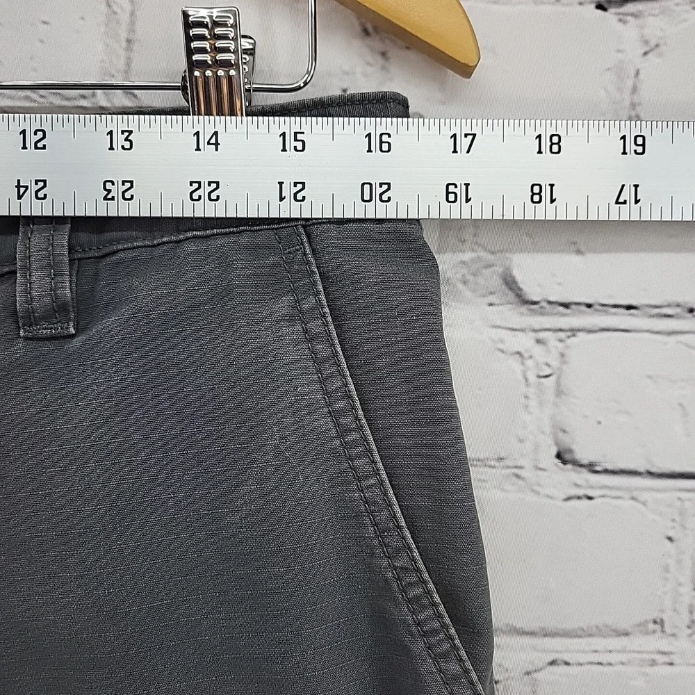 Eddie Bauer Shorts‎ Mens Size 32 Gray Flat Front Cargo 100% Cotton Flaw